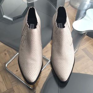 Brand new Steve Madden snake skin booties